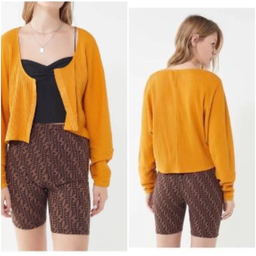 UO Cropped Waist Hook & Eye Dolman Knit Top - Picture 4 of 11